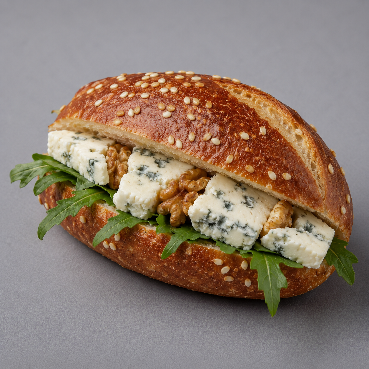 Belegte Mini-Laugenstangen, Gorgonzola & Walnüsse